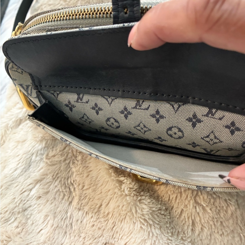 Louis Vuitton Juliet Bag - Picture 15 of 15